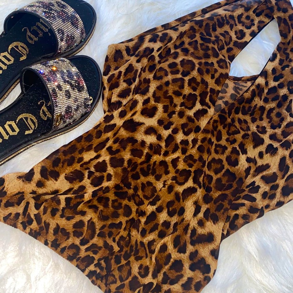 Cheetah print neck crossed tank top